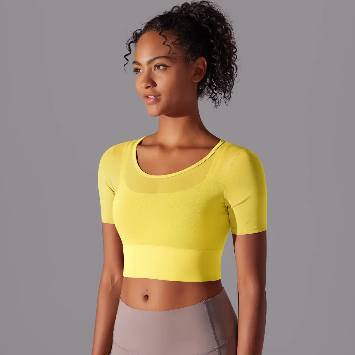 Vente en gros, Hauts de yoga moulants à manches courtes pour femmes, t-shirt de sport souple en spandex pour femmes