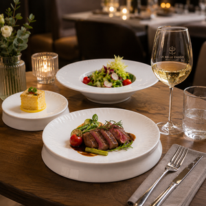 Assiettes en céramique blanches empilables de qualité commerciale, assiettes à rebord haut gaufré pour hôtels, restaurants et traiteurs - Product Image 2