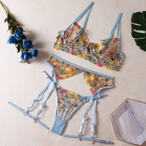 2025 Sexy ver a través <span class=keywords><strong>de</strong></span> la ropa interior encaje bordado Tanga con anillo en la pierna conjunto <span class=keywords><strong>de</strong></span> lencería Sexy <span class=keywords><strong>de</strong></span> tres piezas - Product Image 5