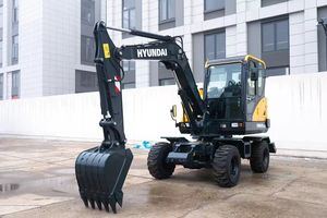 Excavatrice sur pneus fiable à faibles émissions HW60ECO, profondeur maximale de 3465 mm pour l'entretien des biens urbains et la manutention des débris avec tarière - Product Image 5