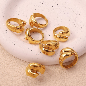 Bague en acier inoxydable plaqué or 18 carats, minimaliste et irrégulière, bijou de luxe pour femme, à porter au quotidien, bague empilable. - Product Image 1