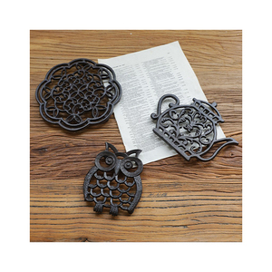 Set <span class=keywords><strong>de</strong></span> sets <span class=keywords><strong>de</strong></span> table en fonte <span class=keywords><strong>de</strong></span> campagne américaine Sous-verres <span class=keywords><strong>de</strong></span> table isolés pour casseroles et plats Tapis et tampons élégants - Product Image 3
