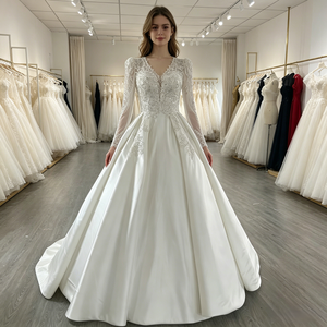Nieuwe High-end Geborduurde Satijnen <strong>Trouwjurk</strong> Met lange Mouwen, V-hals, Vloerlengte Verstelbare <strong>Trouwjurk</strong> - Product Image 3
