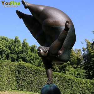 Famosa Statua in Bronzo di Donna Nuda Seduta, Statua di Donna Formosa in Vendita - Product Image 6