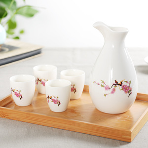 Juego de Vino de Cerámica Dehua, 1 Jarra y 4 Tazas, Porcelana Blanca con Diseño de Bambú, Juego para Servir Bebidas - Product Image 4