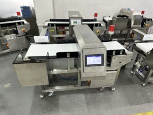 알루미늄 호일 포장 차 커피 스낵 터치 스크린 컨베이어 벨트 식품 금속 탐지기 감지 터널 금속 탐지기 - Product Image 3