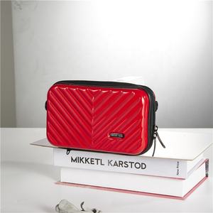 De moda portátil impermeable de las mujeres bolsa de maquillaje elegante bolsas de cosméticos - Product Image 3