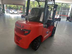 Mini chariot élévateur KOMATSU FD30 de 3 tonnes d'occasion avec pompe, moteur, composants du noyau du moteur en stock à vendre - Product Image 3