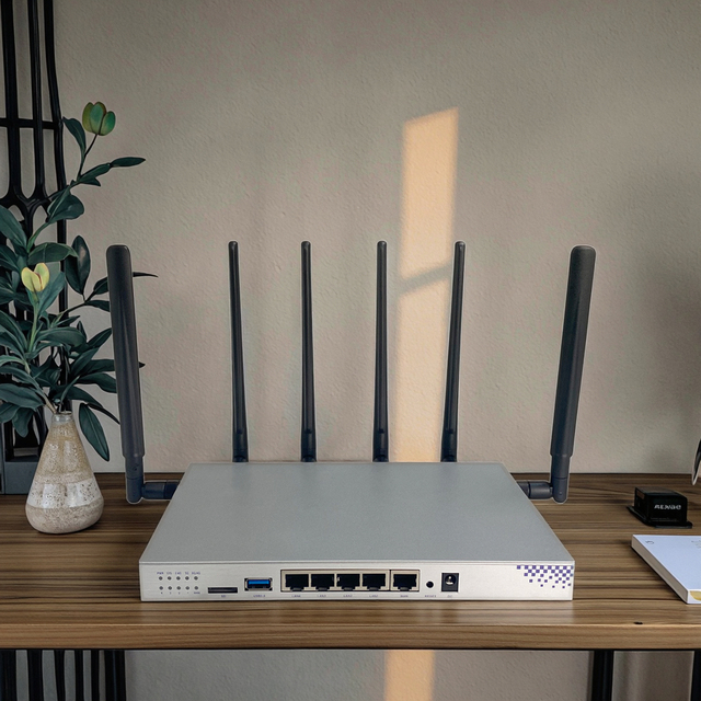 Industrial Grade 4G LTE WiFi Router with Multi-SIM Card Support Dual Band 2.4GHz/5GHz Gigabit Ethernet Ports