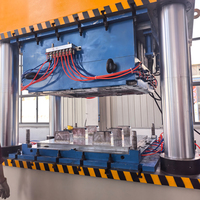 Presse hydraulique à commande numérique servo de 1600 tonnes (1800t) pour le moulage de palettes en plastique avec trois poutres et quatre colonnes