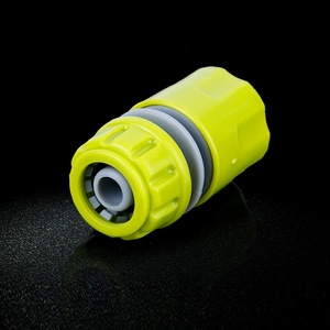Guoma Ruixiang Water Pipe <b>Quick</b> <b>Connector</b> 4 Point Barb Plastic Garden Irrigation Hose Fitting - Product Image 1