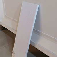 Les produits de plafond en aluminium blanc sont écologiques et durables ; leur épaisseur peut être personnalisée.