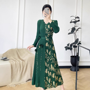 Nouvelle Collection Été 2026 : Robe Plissée Miyake Tendance pour Femme – Coupe Ample et Décontractée, Grandes Tailles, Vêtements Féminins en Gros - Product Image 1