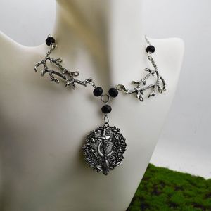 Collier pendentif Halloween avec branches de bois de cerf, balai de sorcière, chapeau magique de lune, chaîne en cuivre ornée de diamants et motif bambou - Product Image 3