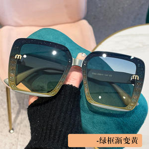 Lunettes <span class=keywords><strong>de</strong></span> <span class=keywords><strong>soleil</strong></span> carrées tendance pour femmes, montures élégantes noires <span class=keywords><strong>de</strong></span> haute qualité avec paillettes, protection UV400 anti-ultraviolet pour femmes - Product Image 6