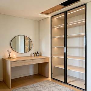 Nouvelle armoire murale de style italien minimaliste de luxe avec cadre noir, porte en verre et éclairage intégré - Product Image 5