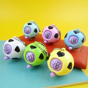 Juguetes creativos pequeños para regalo: Llavero <span class=keywords><strong>colgante</strong></span> con juego <span class=keywords><strong>de</strong></span> adivinanzas divertido <span class=keywords><strong>de</strong></span> Piedra, Papel, Tela y Fútbol para promociones - Product Image 3