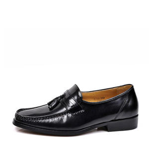 Zapatos formales de cuero de estilo británico, de corte bajo, sin cordones, de cuero vacuno vintage, hechos a mano. - Product Image 3