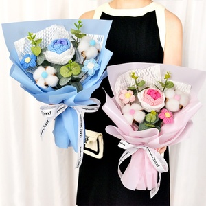 Bouquet di Fiori Artificiali Lavorati a Mano: Calla Floccate Rosa, Garofani Rossi, Fiori Eterni, Regalo per la Festa della Mamma - Product Image 1