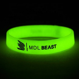 Bracelet en silicone personnalisé, lumineux dans <span class=keywords><strong>le</strong></span> noir, écologique, avec logo en relief, pour une utilisation promotionnelle en basketball - Product Image 6