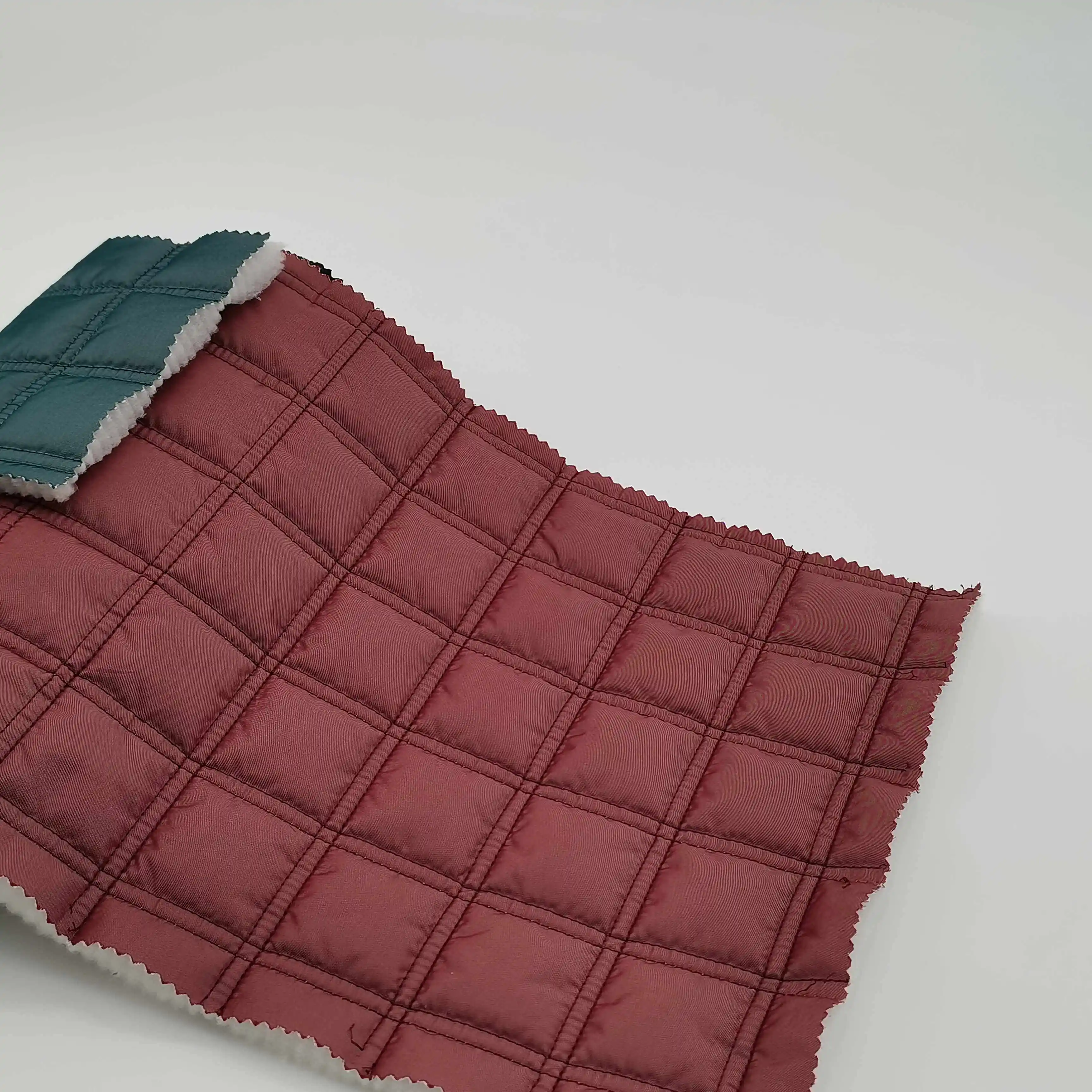 Китайское производство, стеганая ткань из нейлона и полиэстера, квадраты для зимней куртки