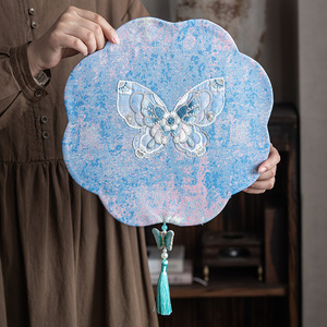Tapete de Té de Algodón y Lino con Borlas en Forma de Flor y Diseño de Mariposa Morada, Tapete de Té Bordado para Mesa de Té en el Hogar - Product Image 1