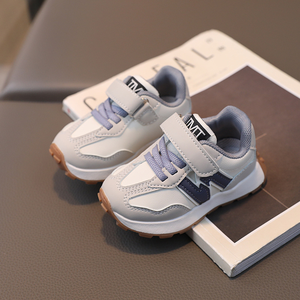 Chaussures de sport décontractées noires pour enfants, design de marque, à fermeture auto-agrippante, pour bébés garçons, mignonnes et abordables - Product Image 4