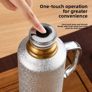 Elegante tetera con revestimiento de titanio, separador de agua y té integrado, diseño portátil, lista para usar - Product Image 4