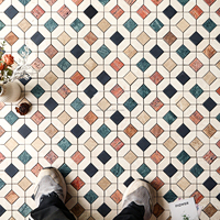 Moderne Unregelmäßige Punkt-Mehrfarben-Marmor-Mosaikfliese, getrommelt, 7 mm dick, für Badezimmer, Restaurant, B&B, Hotelprojekte, Boden- und Wandverkleidung