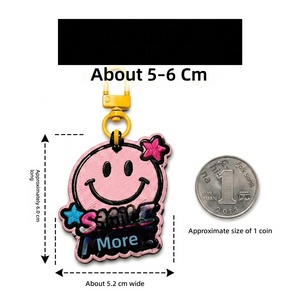 Llaveros de Aleación con Mosquetón y Dibujos Animados Bordados, Coloridos, con Letras y Dijes, Lindos Accesorios Diarios <span class=keywords><strong>para</strong></span> Mochilas y Llaves - Regalo - Product Image 2