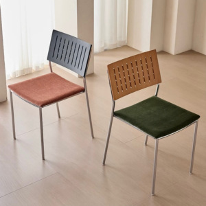<span class=keywords><strong>Chaise</strong></span> <span class=keywords><strong>de</strong></span> salle à manger moderne nordique avec dossier <span class=keywords><strong>en</strong></span> <span class=keywords><strong>bois</strong></span>, cadre <span class=keywords><strong>en</strong></span> métal empilable, siège <span class=keywords><strong>en</strong></span> tissu pour la maison, l'hôtel ou l'appartement - Product Image 1