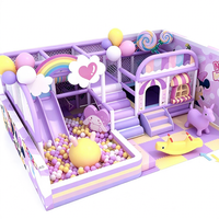 Ensemble de jeux d'intérieur pour enfants : tunnel en plastique, toboggan, équipement de jeu souple, incluant blocs de grimpette, cubes de mousse et éléments d'escalade magiques