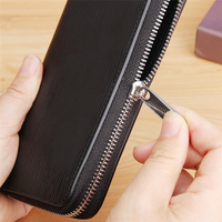 Dompet Clutch Pria Wanita dengan Resleting Kulit Mikrofiber Kapasitas Besar Warna Permen Gaya Jepang dengan Pola Riak Air.