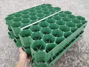 Grilles <span class=keywords><strong>d</strong></span>'herbe imbriquées HDPE + PP pavés de grille <span class=keywords><strong>d</strong></span>'herbe de <span class=keywords><strong>gravier</strong></span> de <span class=keywords><strong>nid</strong></span> <span class=keywords><strong>d</strong></span>'<span class=keywords><strong>abeille</strong></span> en plastique pour le stationnement de <span class=keywords><strong>voiture</strong></span> et l'allée - Product Image 6