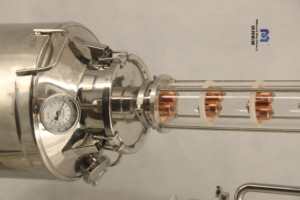 Columna de destilación de <span class=keywords><strong>flauta</strong></span> de vidrio con alcohol para el hogar, con placa de burbuja de cobre, 50 litros - Product Image 5