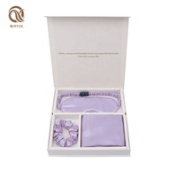 Coffret Cadeau Personnalisé Tissé Écologique de Luxe : Masque de Nuit en Soie Pure, Chouchou et Taie d'Oreiller 100% Soie de Mûrier – Ensemble 3 Pièces en Satin