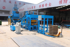 Máquina Automática Hidráulica para Fabricar Bloques de Hormigón Intertrabados QT4-15, Maquinaria de Fábrica China para la Producción de Bloques de Hormigón - Product Image 3