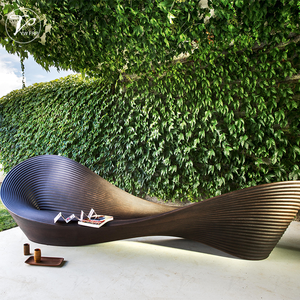 Banc de jardin moderne en fibre de verre pour zone d'attente d'aéroport, style Folly, avec accoudoirs et dossier en vis - Product Image 6