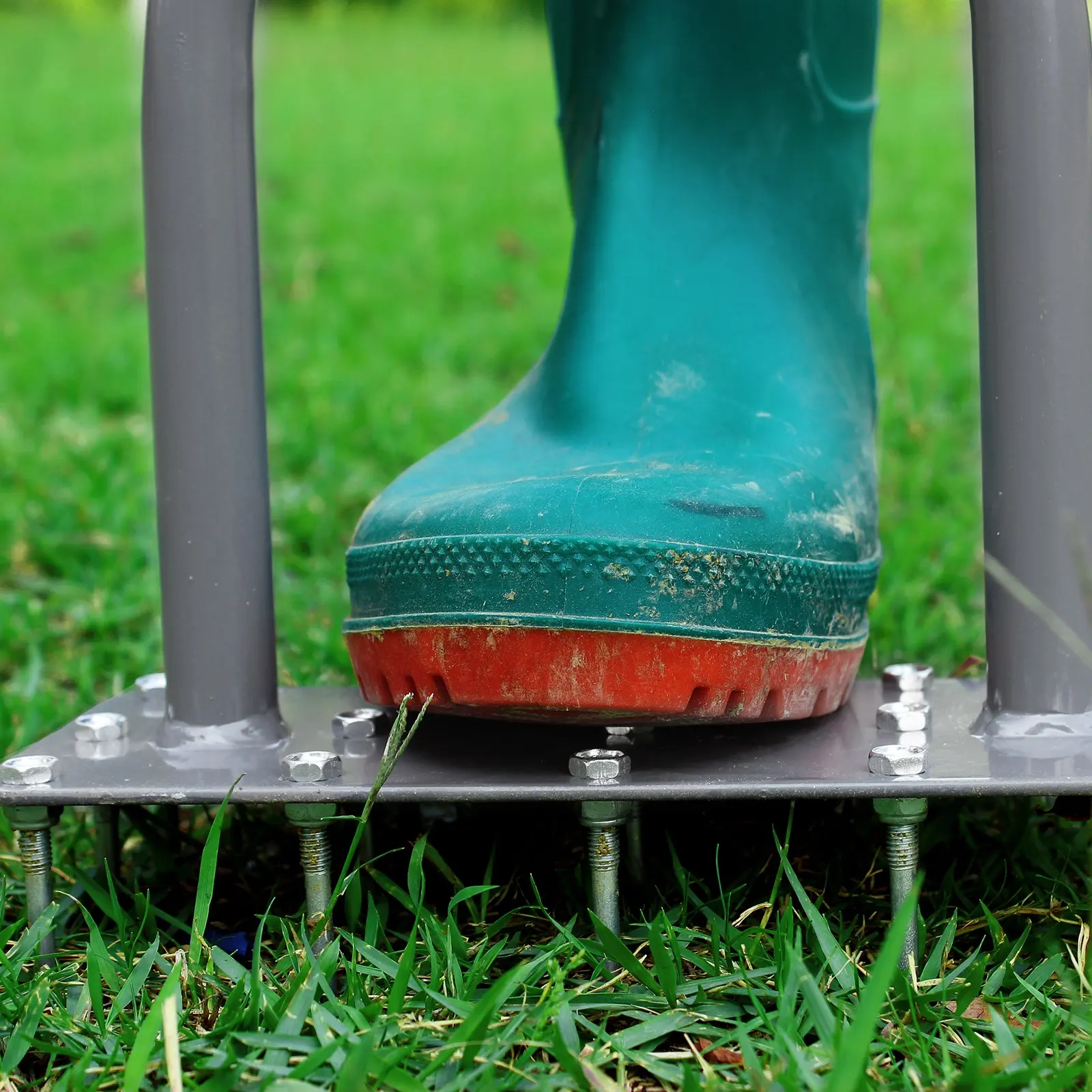 Koop-Wens Handmatige Stalen Gras Spikes Gereedschap Voor Het Boren Beluchten Met 15 Spijkers Gazon Tuinzorg Losmaken Bodem Metalen Gazonkern Beluchter