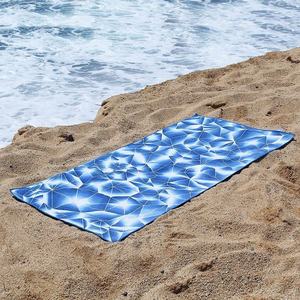 <span class=keywords><strong>Serviette</strong></span> <span class=keywords><strong>de</strong></span> <span class=keywords><strong>plage</strong></span> <span class=keywords><strong>personnalisable</strong></span> en microfibre <span class=keywords><strong>de</strong></span> velours double face, absorbante, hypoallergénique, à séchage rapide, avec motif sportif imprimé - Product Image 3