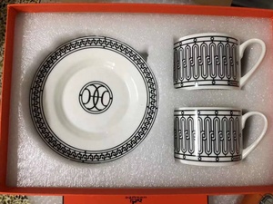 Juego de Taza y Platillo de Porcelana con Diseño Vertical Gris de Lujo Nórdico, Personalizado y en Oferta - Product Image 6