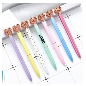 Stylo à bille ergonomique en forme de cœur personnalisé - Accessoire d'écriture adorable pour le bureau, l'école et les étudiants - Product Image 1