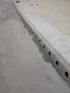 Bordure de drainage en <span class=keywords><strong>béton</strong></span> de résine fabriqué en Chine par Vantra - Norme EN1433 - Garantie 1 an - Système de drainage linéaire intégré - Product Image 5