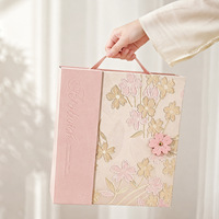 Boîte cadeau rigide de luxe en forme de livre à motif floral pour la Saint-Valentin, les mariages, les événements professionnels, les festivals, les cérémonies, les cadeaux et les fournitures d'emballage