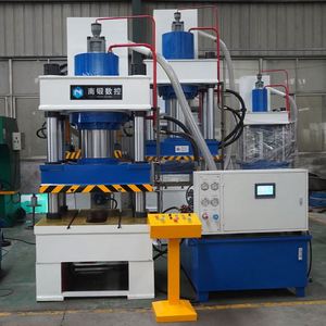 Presse hydraulique à quatre colonnes de 315 tonnes avec une rampe d'échappement et un vérin poussoir pour le forgeage à chaud des écrous - Product Image 2