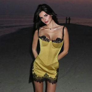 Top camisole sexy pour femmes en dentelle patchwork avec rembourrage intégré, coupe ajustée, taille sculptante, bretelles spaghetti, style corset, sous-vêtement - Product Image 5