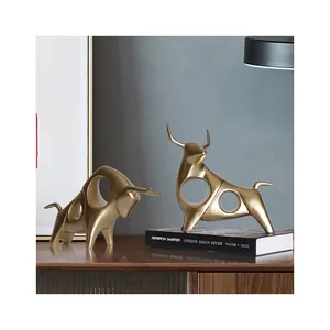 Armario de vino creativo Simple y moderno, mueble de TV, muebles de ganado, artículos de resina, artesanías de toro - Product Image 1