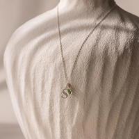 Collier EManco en argent avec chaîne câblée, pendentif lettre S émeraude verte, bijou tendance pour anniversaire, vacances, festival, cadeau