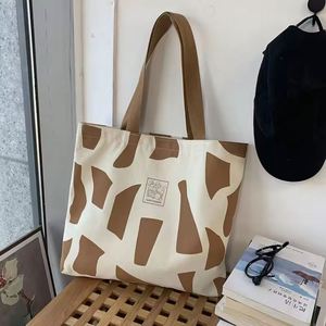 Sac fourre-tout en toile de coton fourni directement avec logo personnalisé, poignées allongées et bandoulière pour femme - Product Image 4