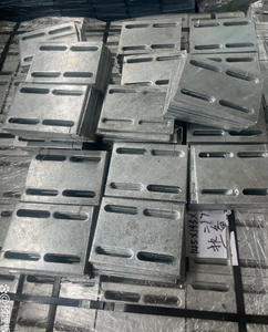 แผ่นเหล็กยึดแบบฝังที่ทนทาน: ทนต่อสภาพอากาศสำหรับการส่งพลังงานกลางแจ้งเสาทางหลวงรั้วการติดตั้ง - Product Image 6